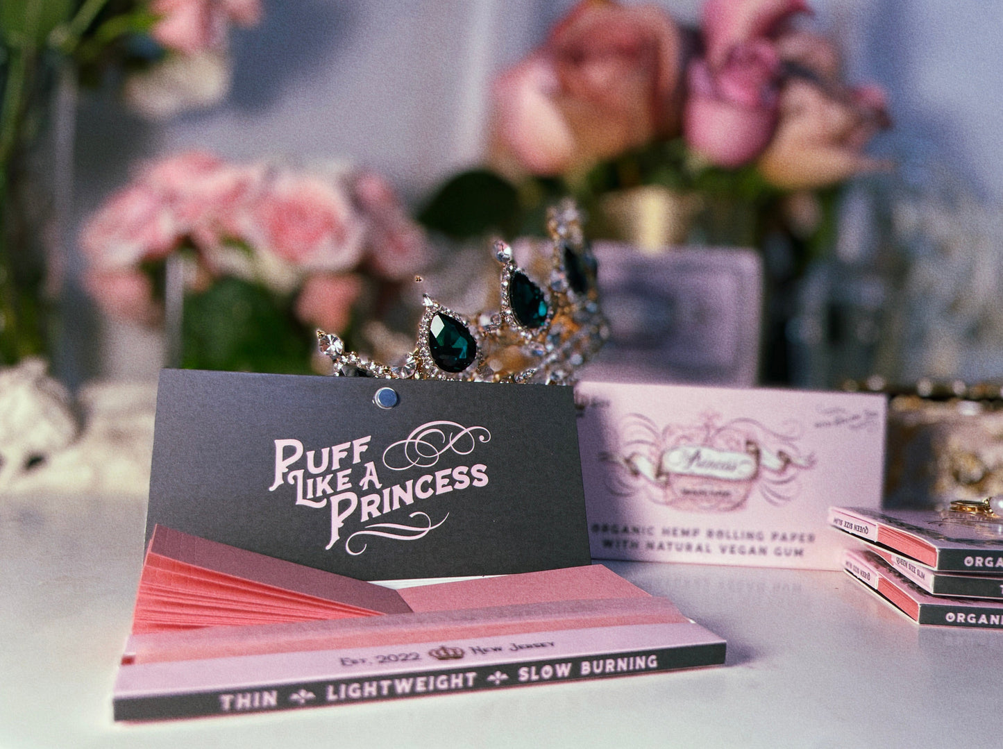 Queen Size Slim Magnetic Booklet