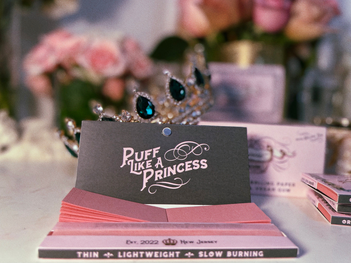 Queen Size Slim Magnetic Booklet